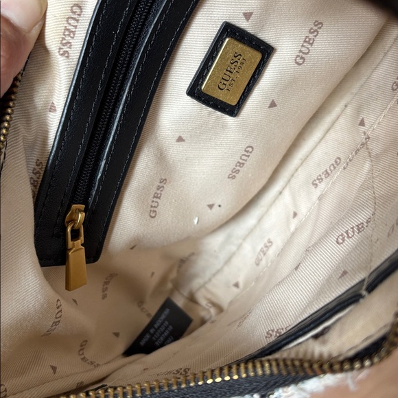 Guess Shoulder Bag - Picture 6 of 9